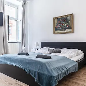  Apartment Budget Well Connected To The Whole
